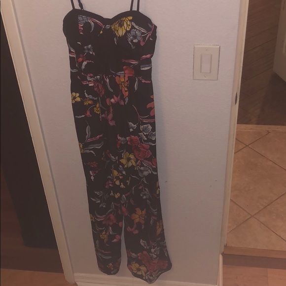 Pants romper. Floral xs. Padded top. Touched back - Picture 1 of 6